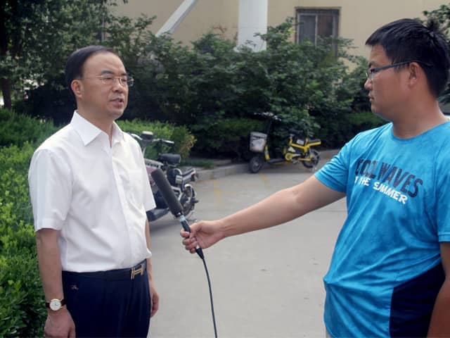 山東天意機(jī)械董事長(zhǎng)劉洪彬作為基層共產(chǎn)黨員，今天接受了當(dāng)?shù)赜浾叩牟稍L
